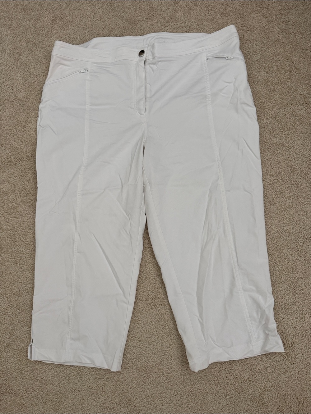 Chico's Weekends White Pull-On Capri with Zip Pocket Accents